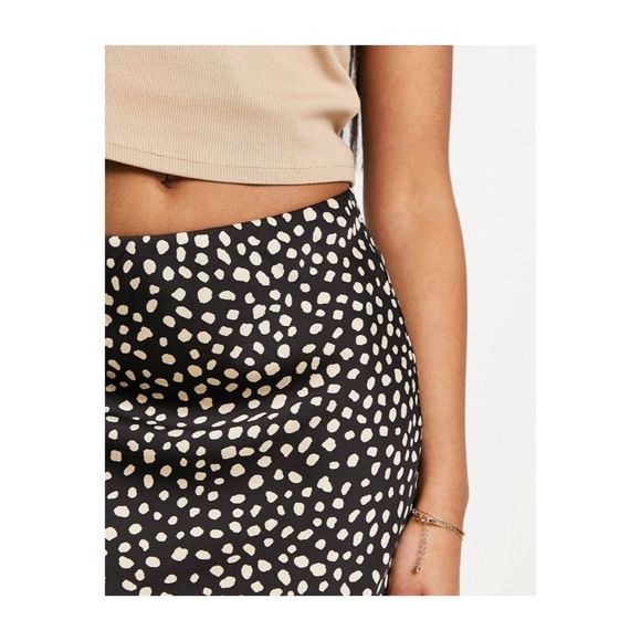 🆕 ASOS DESIGN Satin Bias Midi Skirt in Non Animal Print - Picture 4 of 5